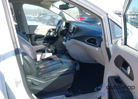 2017 Chrysler Pacifica Touring-L из США, поврежденный, VIN 2C4RC1BG3HR660470